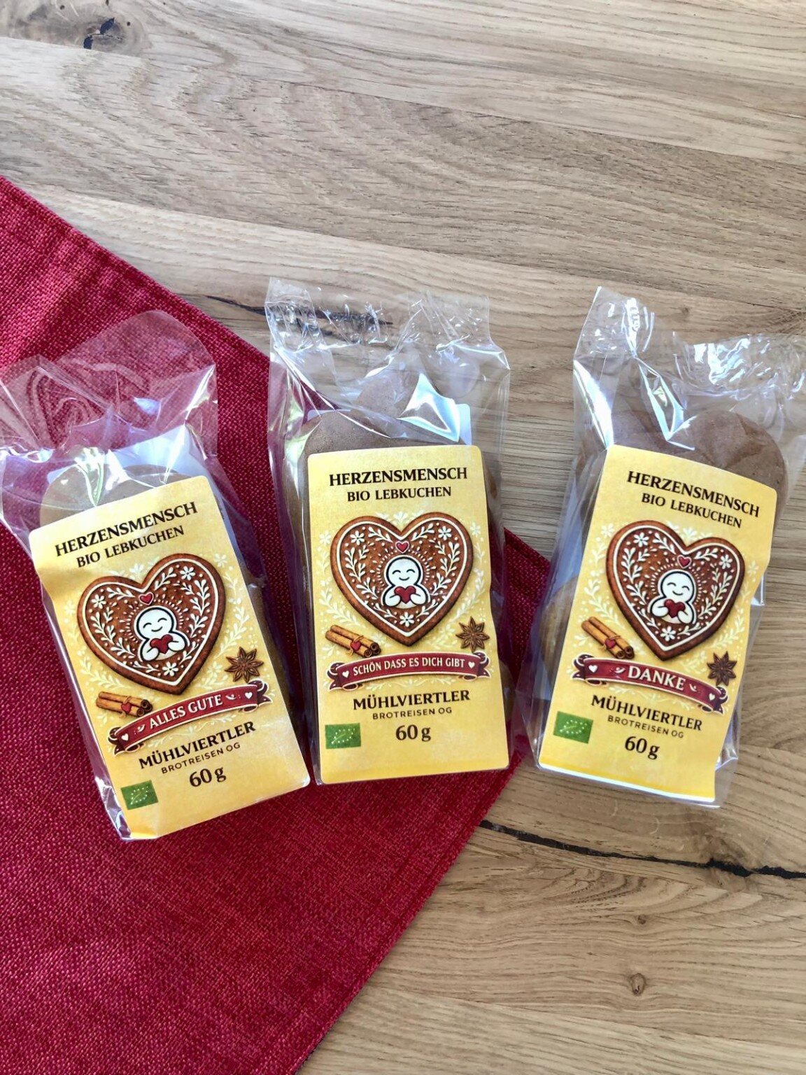 Drei verpackte Herzensmensch Bio Lebkuchen mit den Botschaften Alles Gute, Schön dass es dich gibt und Danke
